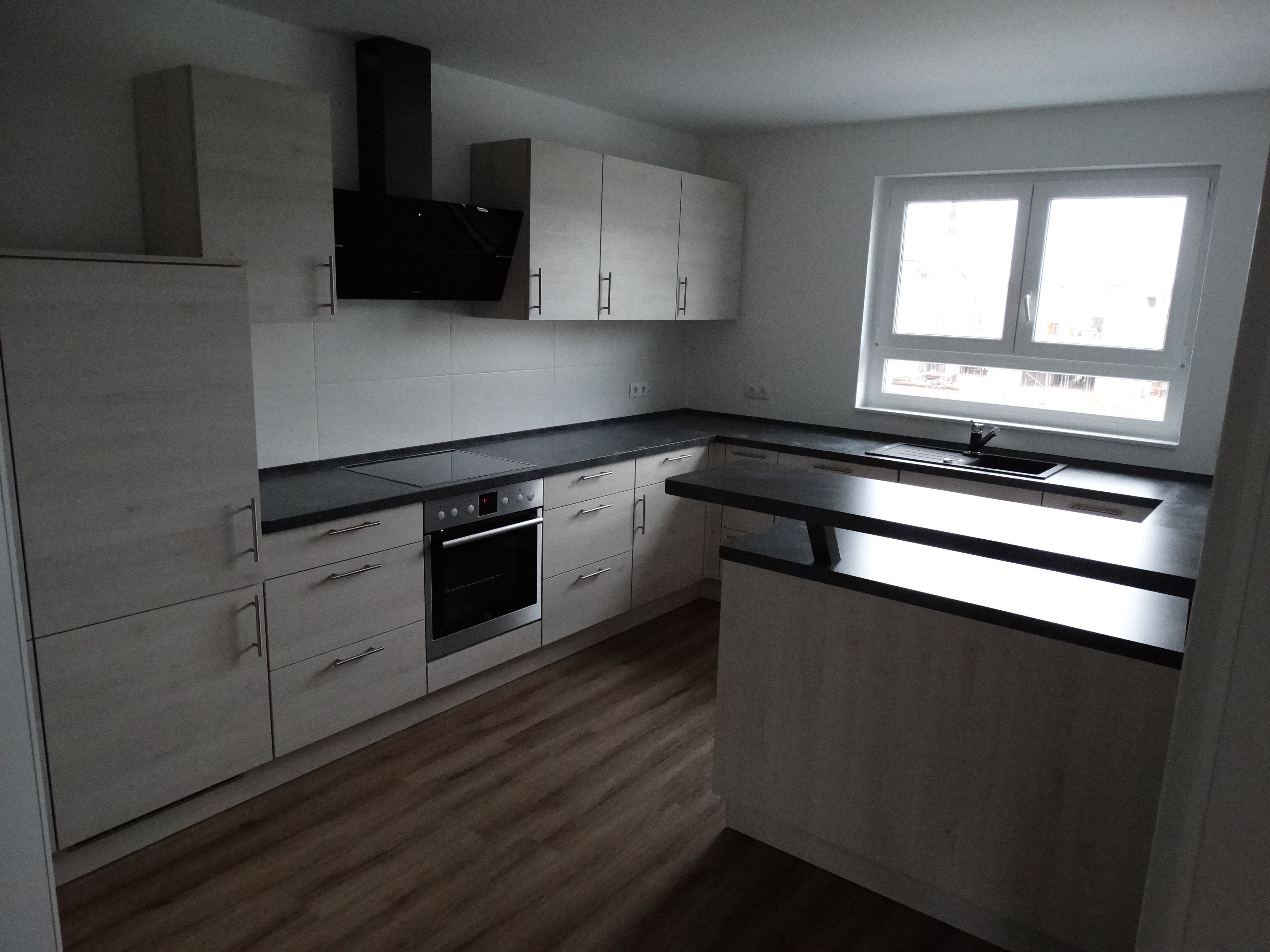 Küche G- Form Nobilia mit Thekenlösung